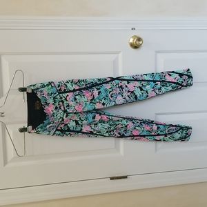 LILLY PULITZER XXS Legging High Rise Weekender, LUXLETIC in ONYX LET'S GET WILD
